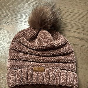 New Women’s Apana Cozy Hat